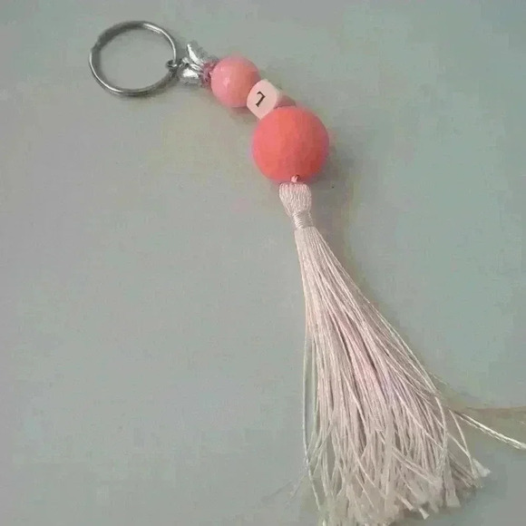 Keychain  "L" - Picture 1 of 3